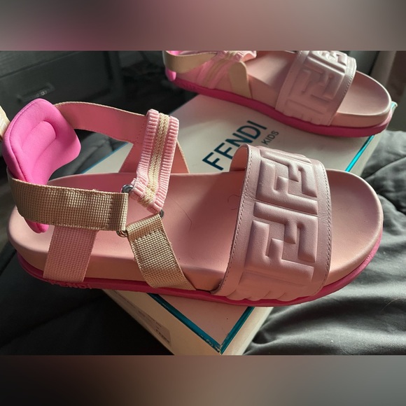 Fendi Kids Light Pink Logo Sandals - Picture 4 of 7